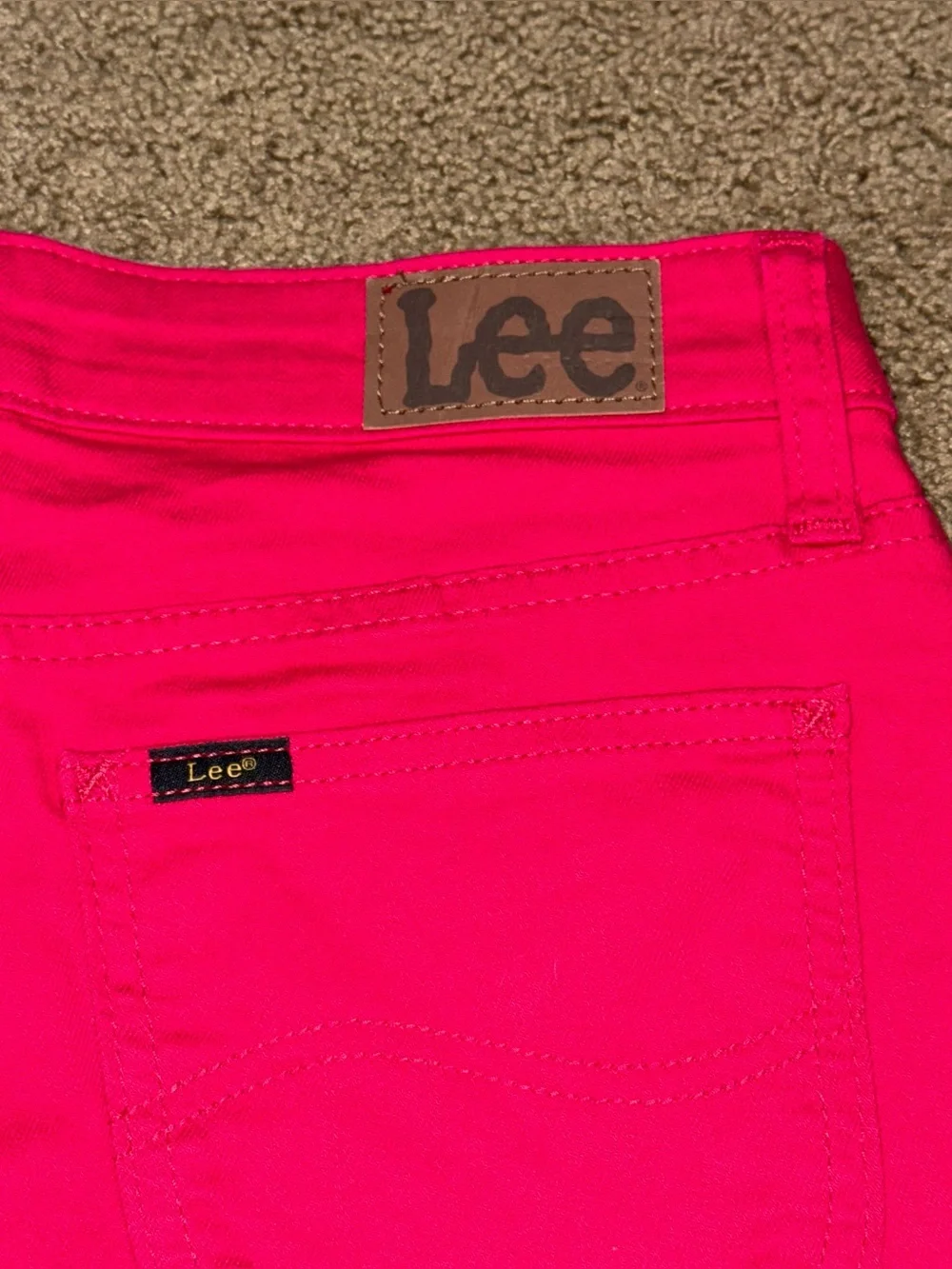 Lee Womens Size 8 M Mid Rise 5” Inseam Hot Magenta Denim Shorts NWT Stretch